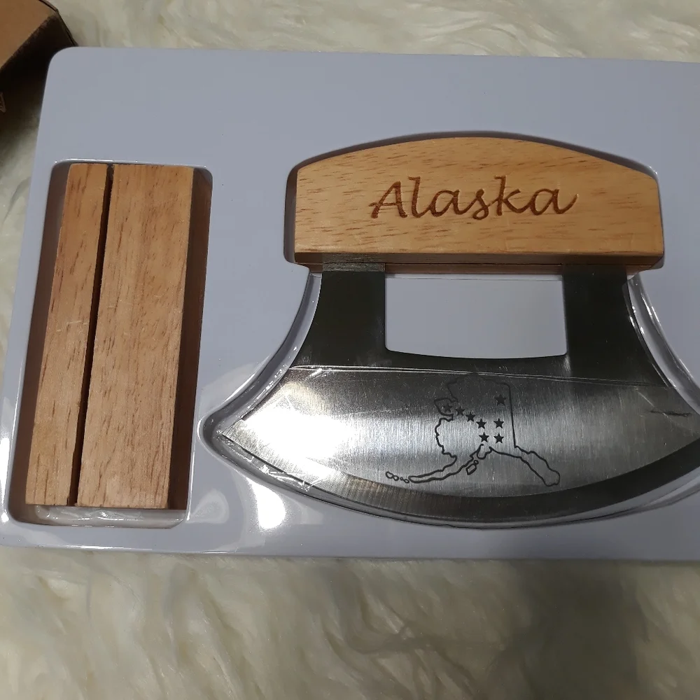 Alaskan Ulu knife with stand